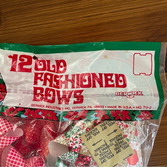 Vintage Berwick Old Fashioned Self-Stick Holiday Bows / Christmas Bows - 12 Bows - Picture 9 of 9